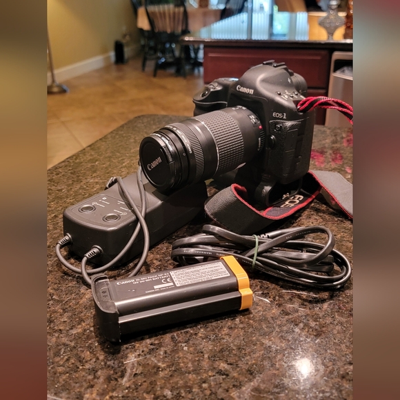 CANON EOS-1 Mark II Digital 75-300mm Lens & Receipt, Bag - Picture 1 of 13